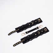 Черный кожаные оковы с узорами и золотистой фурнитурой - Crazy Handmade - купить с доставкой в Ногинске